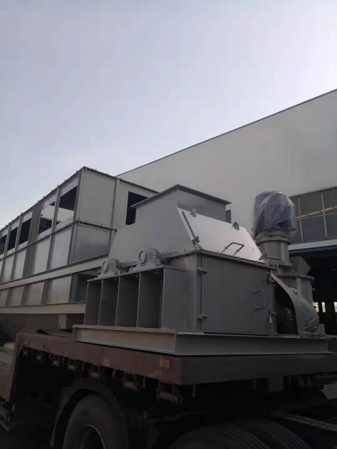 臥式粉碎機(jī).jpg